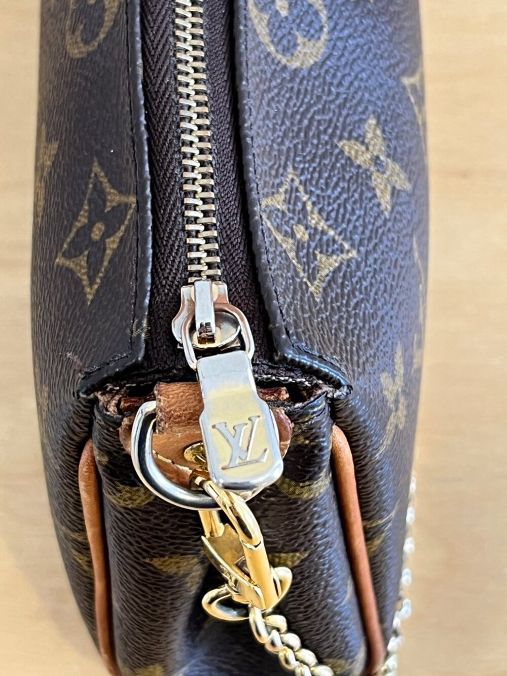 Louis Vuitton Monogram Eva Clutch - Picture 6 of 16